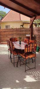 a table and chairs with a table and a fence at safari village case 29 in Saly Portudal