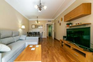 Televízia a/alebo spoločenská miestnosť v ubytovaní Apartamento en bellavista