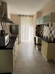 a kitchen with a sink and a microwave at Appartement T3 centre ville in Bastia