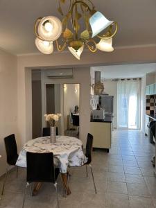 a dining room table with chairs and a chandelier at Appartement T3 centre ville in Bastia