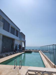 Bazén v ubytování Apartamento Frente al Mar nebo v jeho okolí