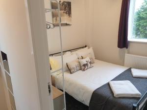 a small bedroom with a bed and a window at South Shield's Diamond 3 Bedroom House Sleeps 6 in South Shields