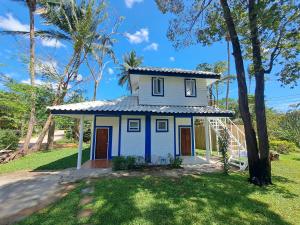 a small house in the middle of a yard at The Blue Gecko in Ko Lanta