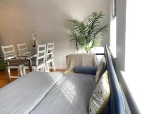 a bedroom with a bed and a table with a plant at London Eye Centre Flat in London