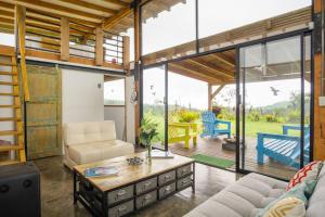 a living room with a couch and a table at Chocó 701 La Reserva- Casa Loft in Culantropamba