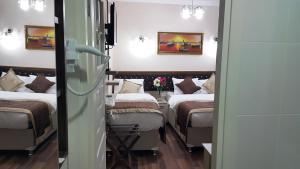 Postel nebo postele na pokoji v ubytování BeyazitHan Suites Old City