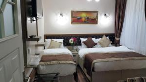 Postel nebo postele na pokoji v ubytování BeyazitHan Suites Old City