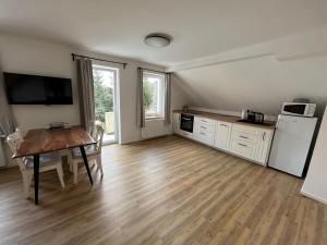 Kuchyň nebo kuchyňský kout v ubytování Apartmány Josefáč se saunou