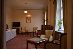 TV a/nebo společenská místnost v ubytování Hotel Łazienkowski