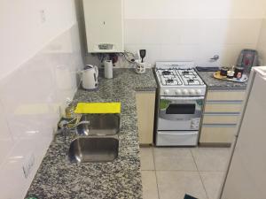 Køkken eller tekøkken på Depto Barrio Universitaro III , wifi,cochera, checkin express