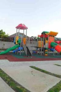 a playground with several slides and slidesktop at Sunset Palms by Richmond Estate in Richmond