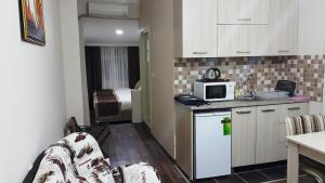 Kuchyň nebo kuchyňský kout v ubytování BeyazitHan Suites Old City