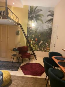 Posedenie v ubytovaní Jungle Story Apartment by Millenaris Park with Free Parking
