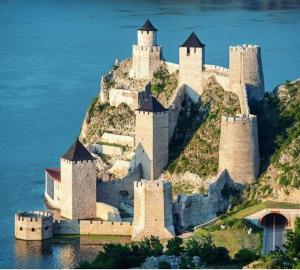a castle on an island in the water at SOBE KOD TETA MILKE in Veliko Gradište