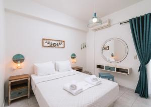 Postel nebo postele na pokoji v ubytování Hotel Sunshine Matala