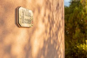 a sign on the side of a building at Villetta San Martino in Portoferraio