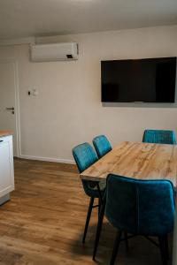 a conference room with a table and chairs and a flat screen tv at Dill Apartments Ilsede in Ilsede