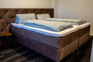 a bed with two pillows on top of it at Dill Apartments Ilsede in Ilsede