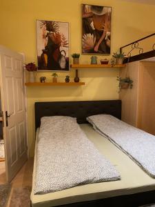 Posteľ alebo postele v izbe v ubytovaní Jungle Story Apartment by Millenaris Park with Free Parking