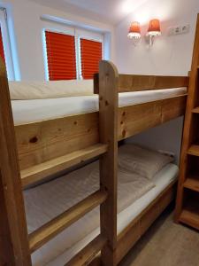 Postel nebo postele na pokoji v ubytování Ferienhaus Aloisia