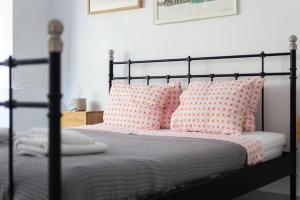 A bed or beds in a room at Psyris Marble Loft !
