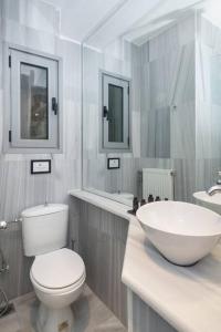 A bathroom at Psyris Marble Loft !