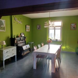 Foto dalla galleria di Gite Au Cortil a Chevetogne