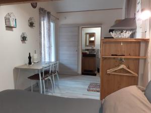 Kuchyň nebo kuchyňský kout v ubytování Studio indépendant dans villa