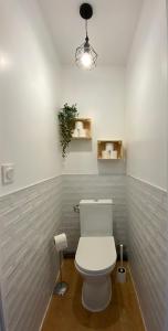 Ванна кімната в Cosy Gannat