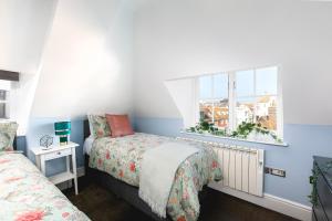 Tempat tidur dalam kamar di Brighton Lanes 3BR Apartment