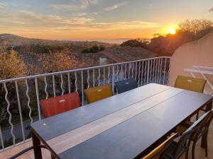 Balkón alebo terasa v ubytovaní Appartement vue Mer Les Restanques du golfe de Saint Tropez