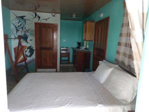 Säng eller sängar i ett rum på Hospedaje Rosa Del Mar