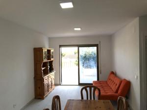 Posezení v ubytování Turyva Tarongers 1 - Modern 1-Bedroom Apartment Near the Beach, Costa del Azahar