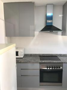 Kuchyň nebo kuchyňský kout v ubytování Turyva Tarongers 1 - Modern 1-Bedroom Apartment Near the Beach, Costa del Azahar