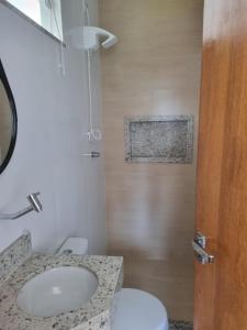 a bathroom with a sink and a toilet at La casa de Luna in Guaibim