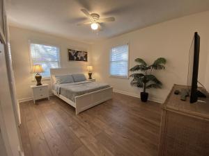 TV a/nebo společenská místnost v ubytování Cozy three bedroom house with fireplace + 11 fotografií