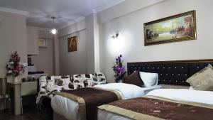 Postel nebo postele na pokoji v ubytování BeyazitHan Suites Old City