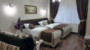 Postel nebo postele na pokoji v ubytování BeyazitHan Suites Old City