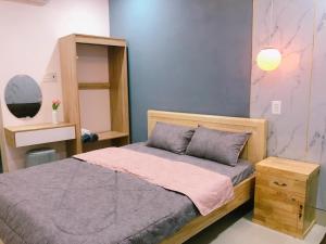 Katil atau katil-katil dalam bilik di PINK Hotel Cần Thơ