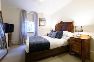 Albert Hotel Daylesford客房内的一张或多张床位