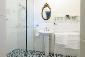 Albert Hotel Daylesford的一间浴室