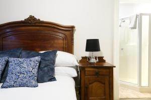 Albert Hotel Daylesford客房内的一张或多张床位