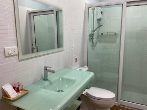 a bathroom with a sink and a toilet and a shower at Na - cha - lae (3) in Chanthaburi