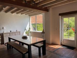 Fotografia z galérie ubytovania Ressourcez-vous dans cette ferme avec cheminée, jardin, terrasse couverte et équipements modernes - FR-1-489-435 v destinácii Gouise