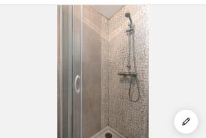 a bathroom with a shower with a shower head at MAISON CHATEAU D'OLERON in Le Château-dʼOléron