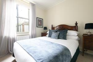 Albert Hotel Daylesford客房内的一张或多张床位