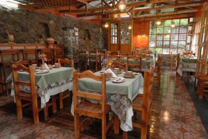 Un restaurante o sitio para comer en Hotel Samanapaq