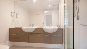 Ένα μπάνιο στο Spectacular Unit Overlooking Pumicestone Passage - Welsby Pde, Bongaree +10 φωτογραφίες