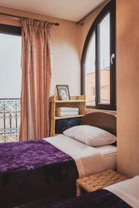 Postel nebo postele na pokoji v ubytování Auberge RIAD DLIM Tamraght