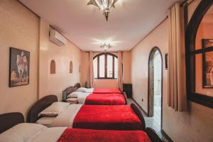 Postel nebo postele na pokoji v ubytování Auberge RIAD DLIM Tamraght